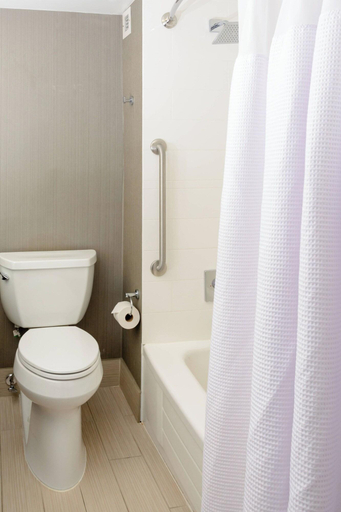 Bathroom 5, TownePlace Suites Toronto Northeast Markham, York