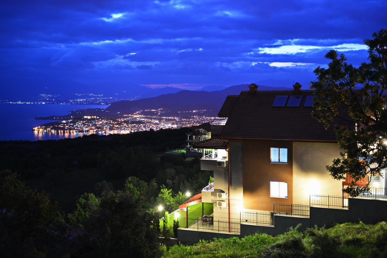 Exterior & Views 1, Velestovo Panorama House