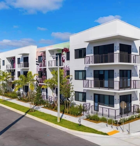 Exterior & Views 2, Group Lux great for up to 8 guests, Palm Beach