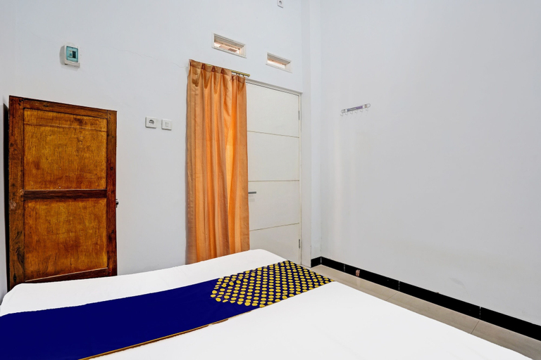 Bedroom 1, Hotel O Athirah Kost Near Permandian Wisata Istana Mappala, Gowa
