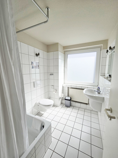 Bathroom, guestified. LIYANA Hotel, Mettmann