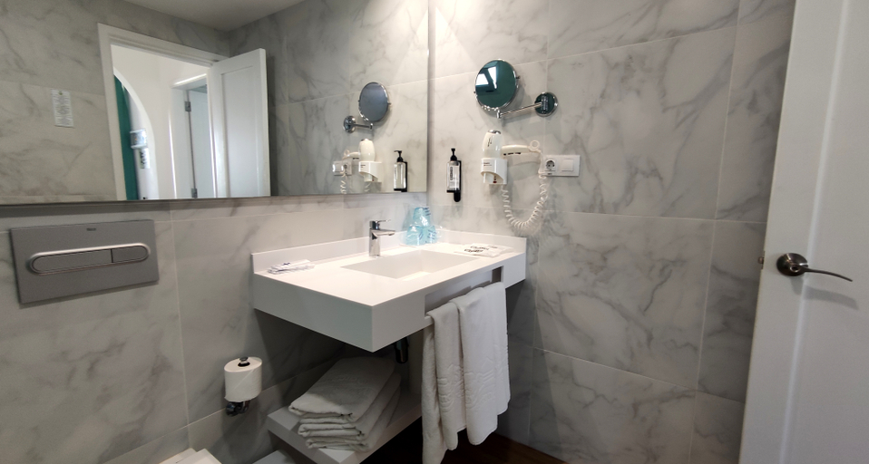 Bathroom 4, Canary Garden Club, Las Palmas