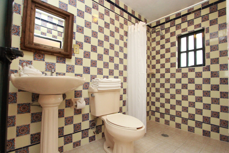 Bathroom, Hotel Mesón del Rosario, Guanajuato
