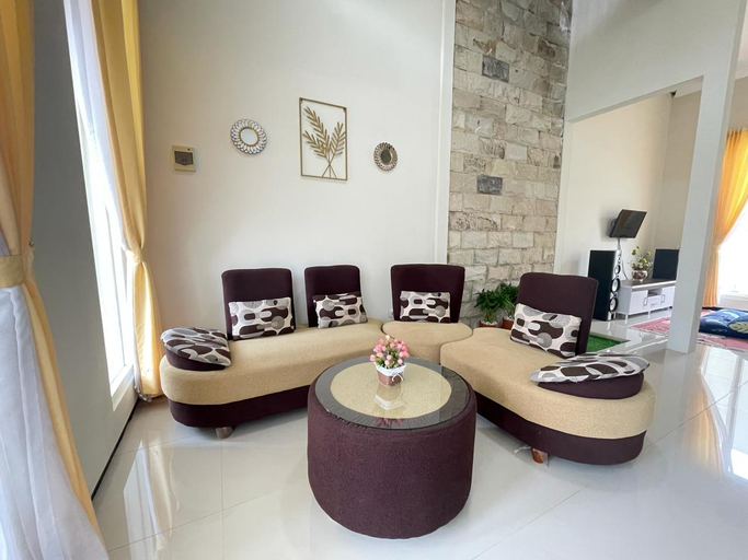 Others 5, Jitu Cove, Malang