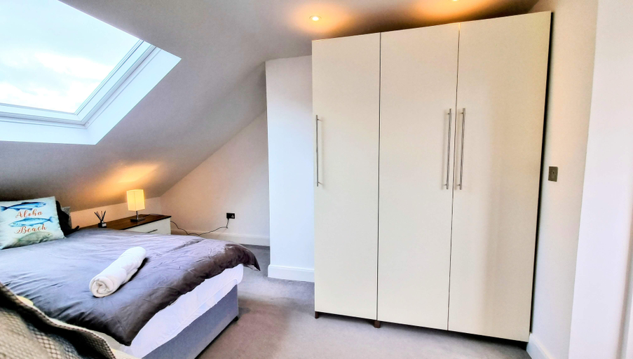 Bedroom 3, Surbiton Luxury Garden House 19, London