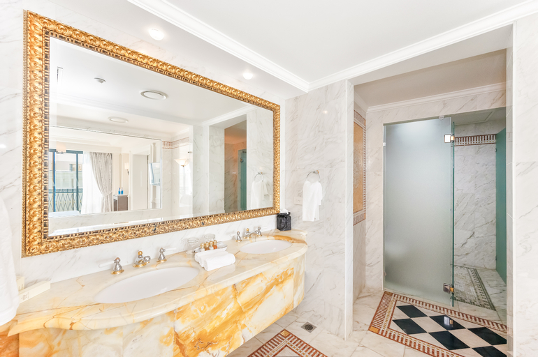 Bathroom 20