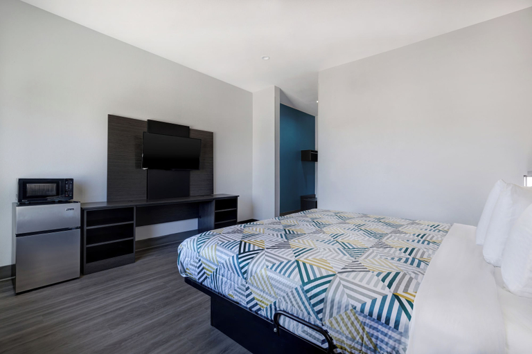 Bedroom 3, Motel 6 Dallas, TX - Methodist Charlton Medical Ctr., Dallas