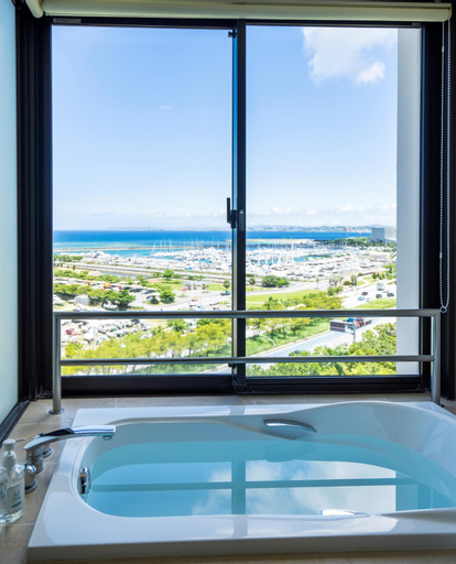 Bathroom 10