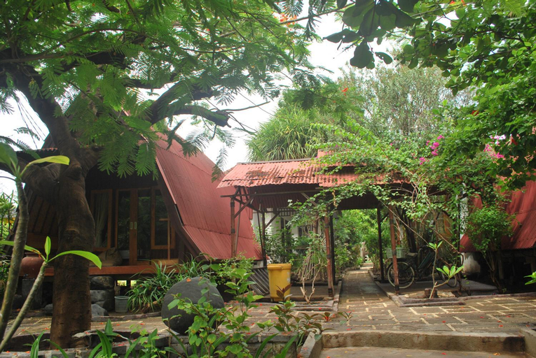 Exterior 15