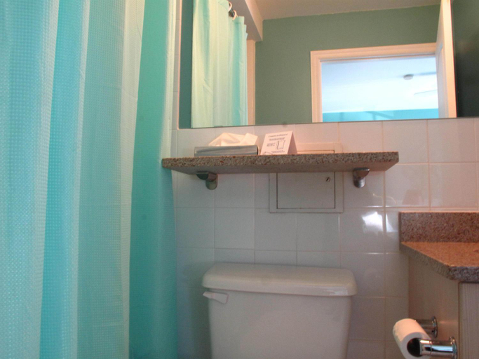 Bathroom 2, Garden South Park Inn, Halifax