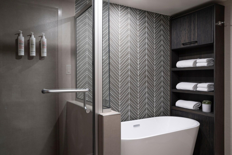 Bathroom 5, Victoria Marriott Inner Harbour, Capital