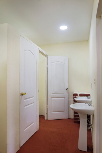 Bathroom, Finca Popoyo, Tola