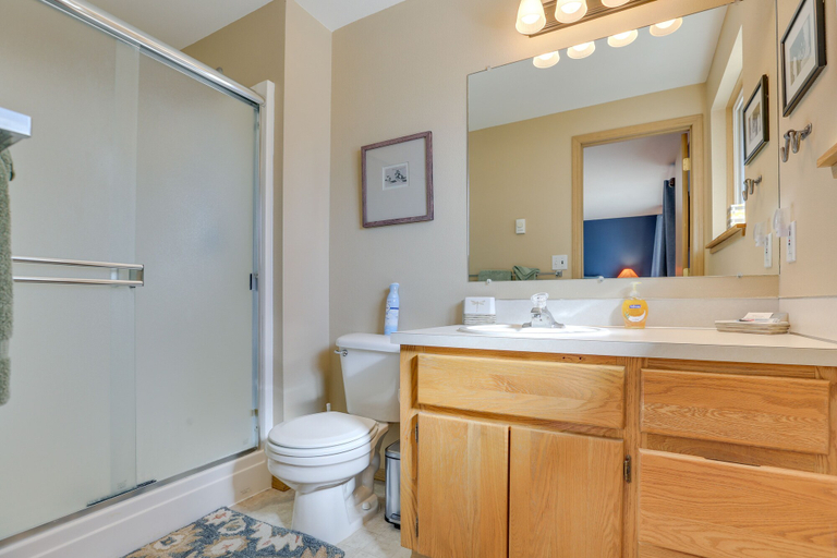 Bathroom 3, Pickleball Country Retreat in Bend!, Deschutes