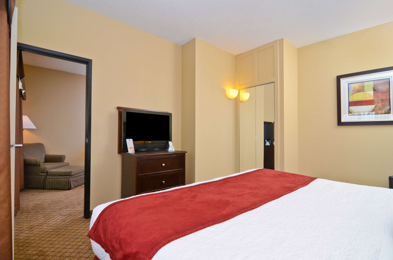 Bedroom 3, Best Western Macomb Inn, McDonough