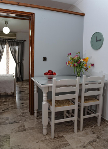 Others 3, Fotopoulos Apartments, Peloponnese