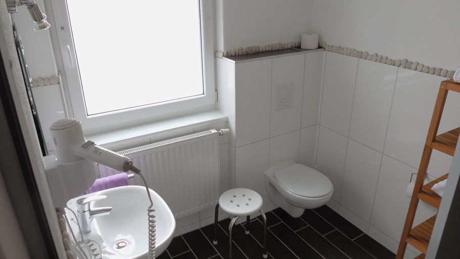 Bathroom 3, Hotel-Gasthof Wilder Mann, Schwandorf