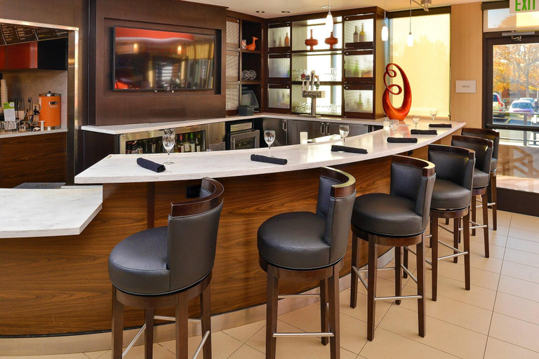 Food & Drinks 5, Courtyard Denver Cherry Creek, Denver