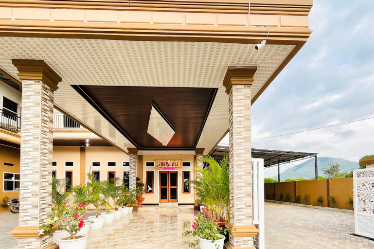 Exterior & Views 2, RedDoorz @ Gunari Guest House Merek Karo, Karo