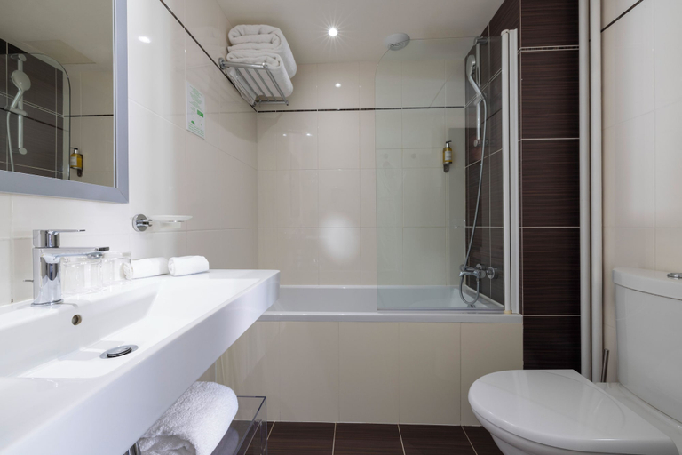 Bathroom 4, Hôtel Elysées Bassano, Paris