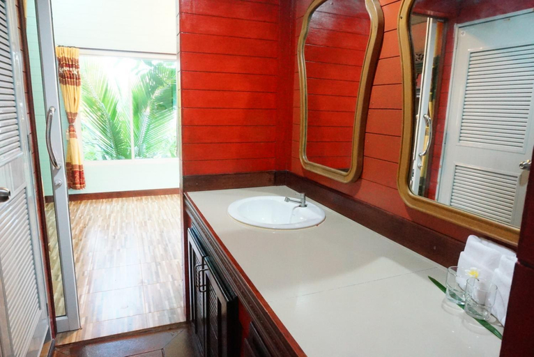 Bathroom 4, Ruen Tai Boutique, Phuket Island