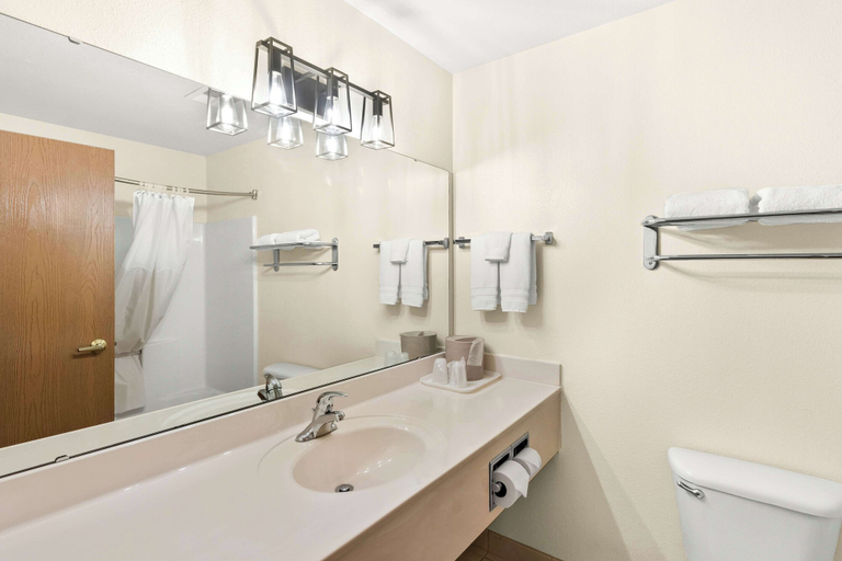 Bathroom 4, GuestHouse Kelso Longview, Cowlitz