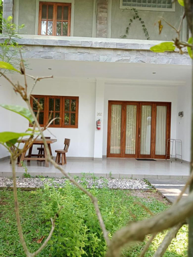 Exterior 5