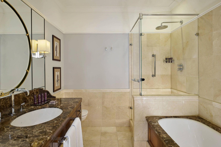 Bathroom 5, Al Habtoor Palace Budapest, Budapesti
