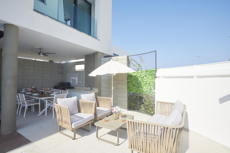 Others 4, Almaria Villas
