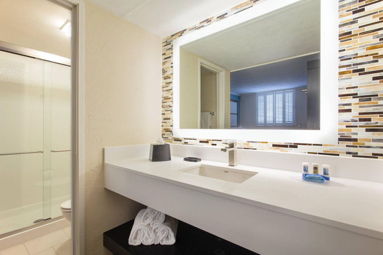 Bathroom 4, Fairfield Inn & Suites Key West, Monroe