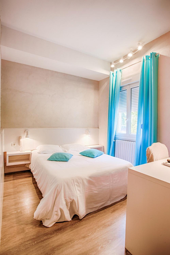 Bedroom 2, Logis Hotel Restaurant L'Ile de Sees, Orne