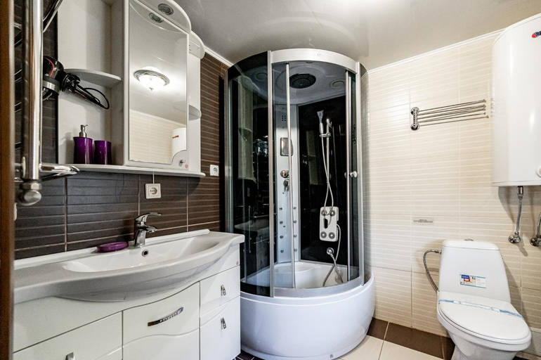 Bathroom 4, Emerald House, Iaremchans'ka
