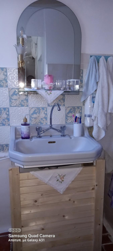 Bathroom 2, Elizas house, Attica