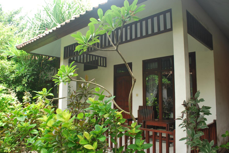 Exterior 7