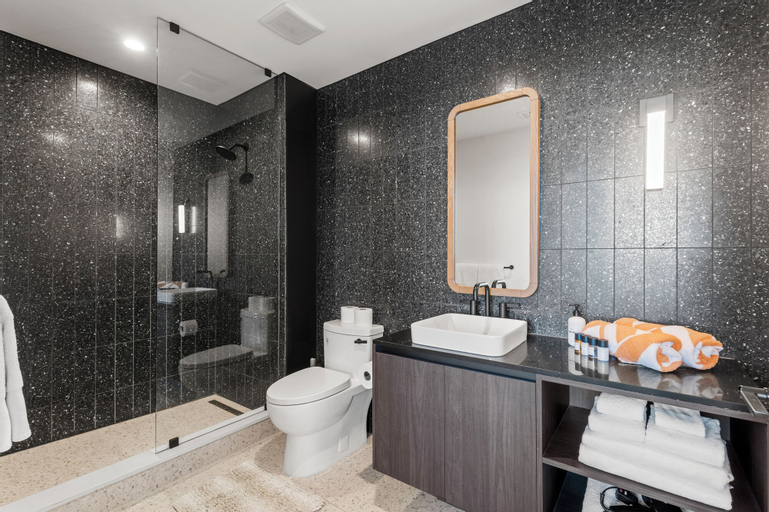 Bathroom 12