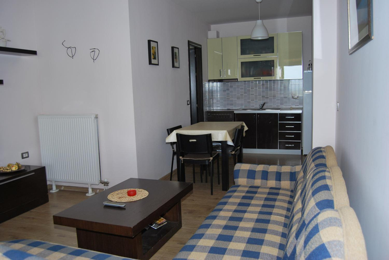 Others 5, Apartment Plaisir, Pogradecit