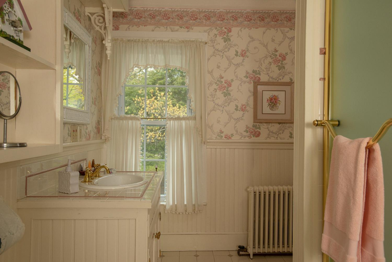 Bathroom 3, Camden Maine Stay Inn, Knox