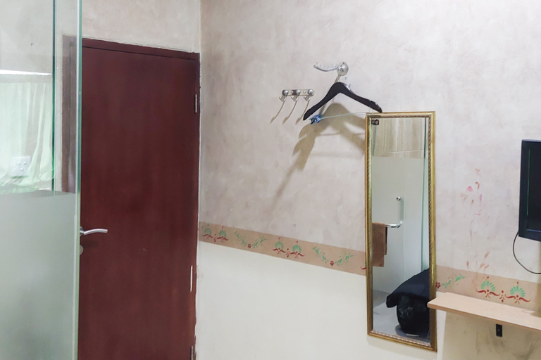 Bathroom 4, Ni Hotel Syariah Bandara Soekarno Hatta Mitra RedDoorz, Tangerang