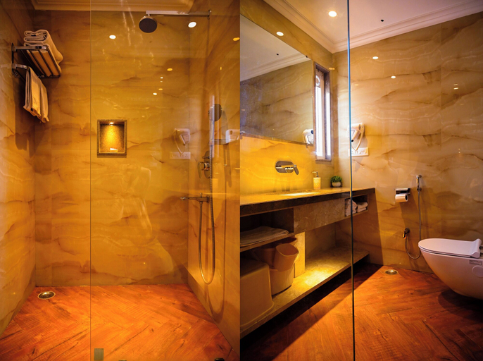 Bathroom 3, Hotel Cresent Near Assi Ghat, Varanasi