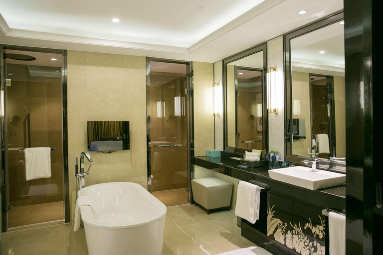 Bathroom 10