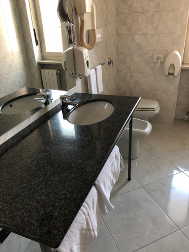Bathroom 2, Frejus, Torino