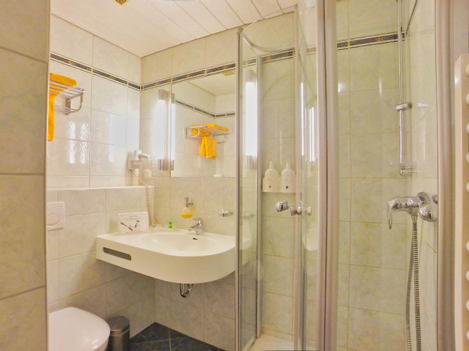 Bathroom 14