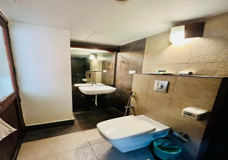 Bathroom 5, Wayanad Silverwoods Resort, Wayanad