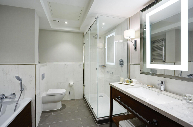 Bathroom 5, Marriott Hotel Hanbury Manor, Hertfordshire