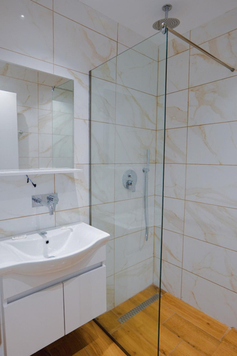 Bathroom 3, ABA Hotel, Sarandës
