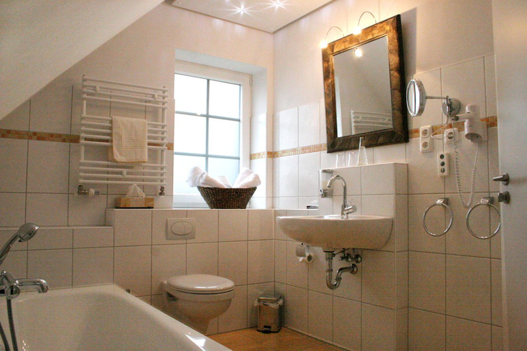 Bathroom 2, Hotel Landhaus Garni, Rendsburg-Eckernförde