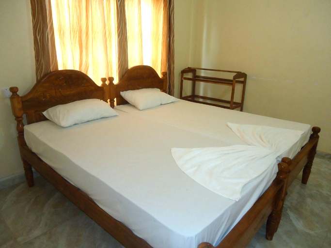 Bedroom 2, N Joy Inn, Trincomalee Town and Gravets