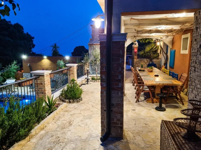 Others 5, Luxe House, Dugi Rat