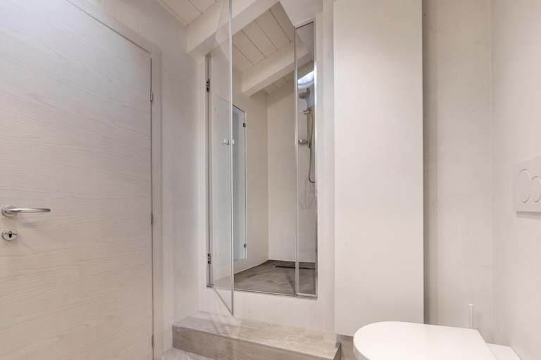 Bathroom 3, Picalof Apartments, Verona