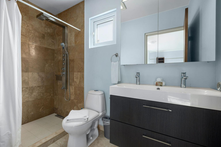 Bathroom 4, Great Cozy Comfortable Central 2BR 2BA w Pool