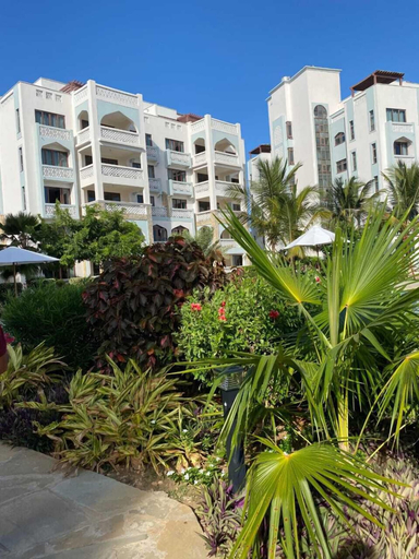Exterior & Views 2, Luxury Oceanline Beachfront Apartments, Kisauni